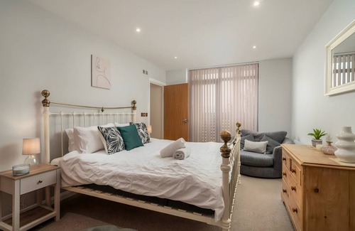 Watford Apartment | 82 m² Apartment ∙ 2 bedrooms ∙ 6 guests