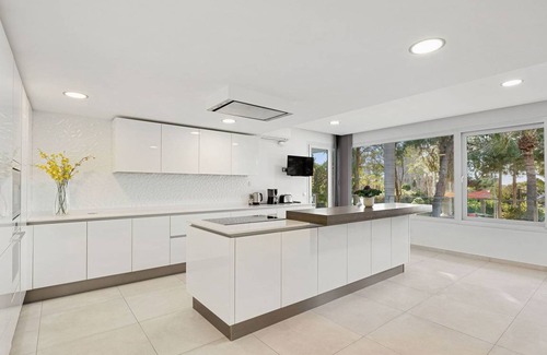 Urbanizacion Hacienda las Chapas Villa | 827 m² Villa ∙ 7 bedrooms ∙ 14 guests