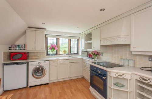 Copers Cope Apartment | 83 Downs Hill