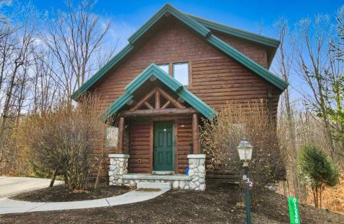 Boyne Falls House | 832 Mountain Cabin