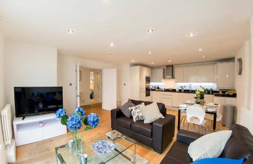 Finchley Church End Apartment | 85 m² Apartment ∙ 2 bedrooms ∙ 6 guests