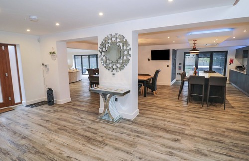 Desborough Cottage | 85A BRAYBROOKE ROAD, family friendly, with hot tub in Desborough