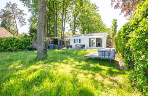 Oisterwijk Ski Chalet | 86, Bed & Outdoor Wellness - Sauna, Hottub, Icebath & Outdoor Shower included!