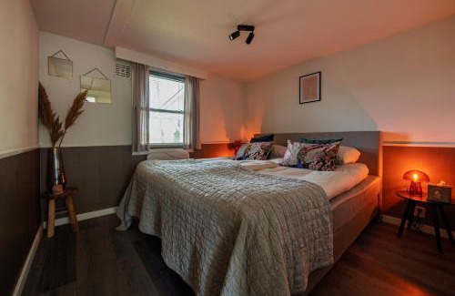 Oisterwijk Ski Chalet | 86, Bed & Outdoor Wellness - Sauna, Hottub, Icebath & Outdoor Shower included!