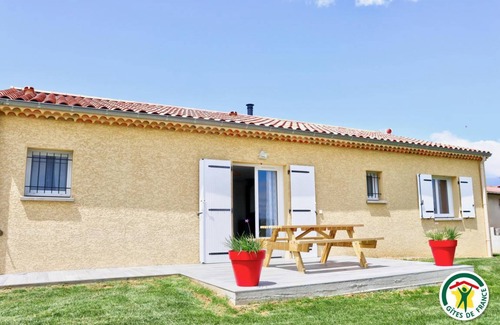 Crozes-Hermitage House | 86 m² Gîte ∙ 2 bedrooms ∙ 4 guests