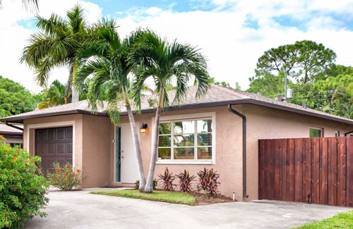 Naples Park House | 86 m² House ∙ 2 bedrooms ∙ 4 guests