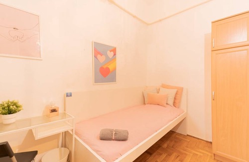 Nepszinhaz negyed Resort | 86 m² Private room ∙ 1 bedroom ∙ 1 guest