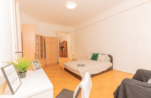 Nepszinhaz negyed Resort | 86 m² Private room ∙ 1 bedroom ∙ 1 guest