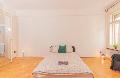 Nepszinhaz negyed Resort | 86 m² Private room ∙ 1 bedroom ∙ 1 guest