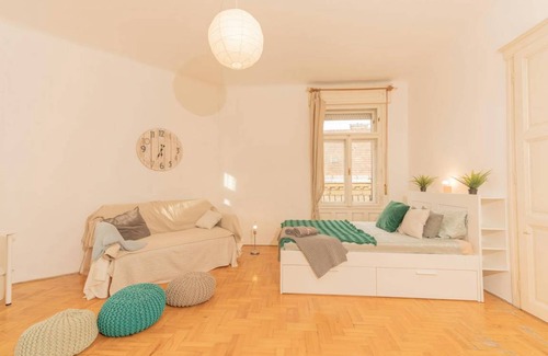 Nepszinhaz negyed Resort | 86 m² Private room ∙ 1 bedroom ∙ 1 guest