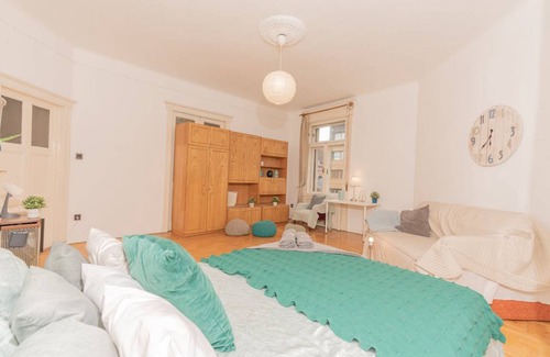 Nepszinhaz negyed Resort | 86 m² Private room ∙ 1 bedroom ∙ 1 guest