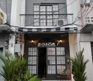 Wat Sam Phraya House | 87 Oldtown at River Pier