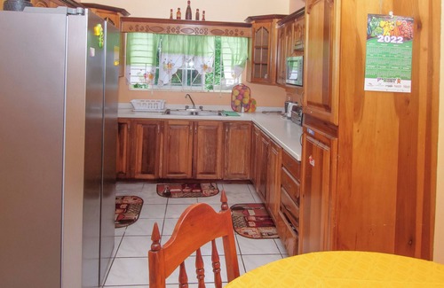Gordon Town House | 876 JA Oasis by Kingston Airport