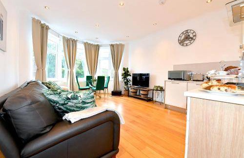 Finchley Church End Apartment | 88 m² Apartment ∙ 2 bedrooms ∙ 5 guests