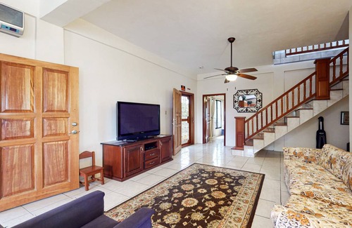 Santa Elena House | 883 m² House ∙ 7 bedrooms ∙ 12 guests