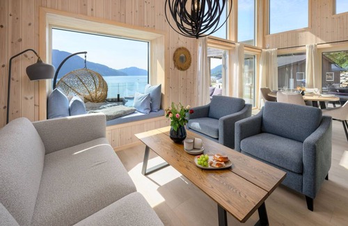 Hyllestad House | 89 m² House ∙ 1 bedroom ∙ 6 guests