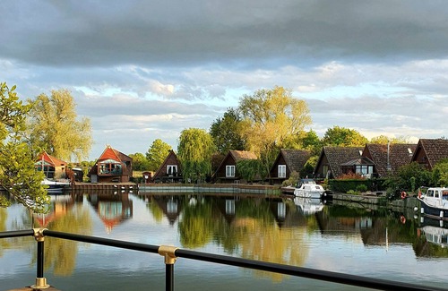 Isleham House | 89 SANDPIPER, family friendly, with a garden in Isleham