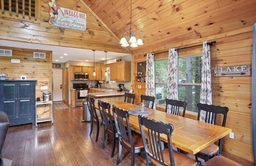 Lakeside Estates Cabin | 8bd House behind Jumping Bridge! Aug Availability! 🍁 🎃 Sept and Oct price drop!