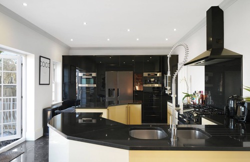 Redbridge Villa | 8BR Premium Mansion+ Event Hall & Cinema+Game Room