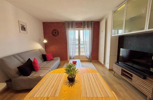 Esplanade Apartment | 8th floor apartment with 2 balconies