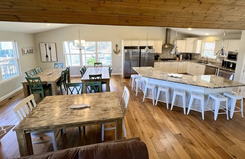 La Follette House | 9/9 Lakefront/Mountains/Woods - Protected Cove - Private Dock