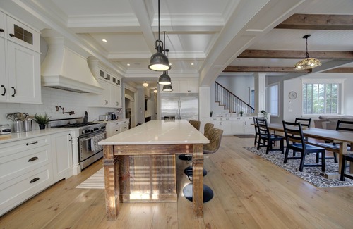 Surrey House | 9 bdrm home, sleeps 26 w/hot tub/gym/theatre/bar