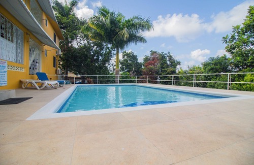 IronShore Estates Villa | 9 bed Villa Montego 10 minute walk to the Beach