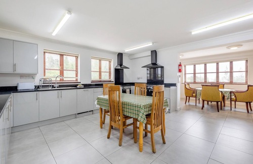 Barrow-on-Trent Cottage | 9 bedroom accommodation in Stenson, near Derby