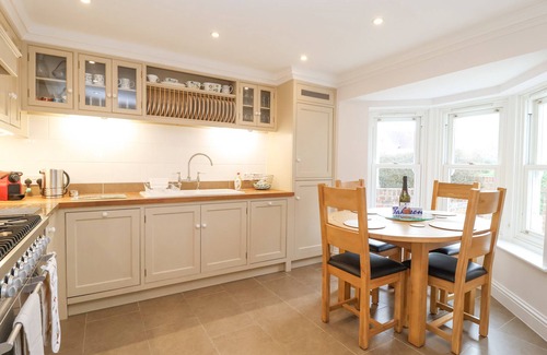 Aldeburgh House | 9 CHURCH FARM RISE, pet friendly, with a garden in Aldeburgh