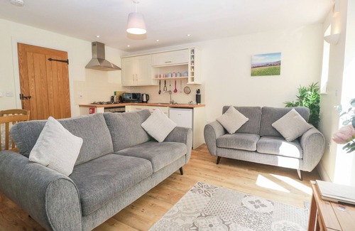 Watchet Cottage | 9 MALTHOUSE COURT, pet friendly, character holiday cottage in Watchet