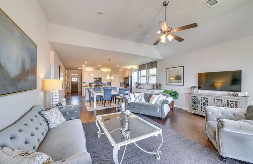 Prosper House | 9 Mi to Frisco Square: Stylish Home w/Backyard