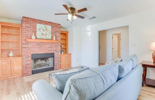 Sanger House | 9 Mi to Ray Roberts Lake Texas Retreat with Pool