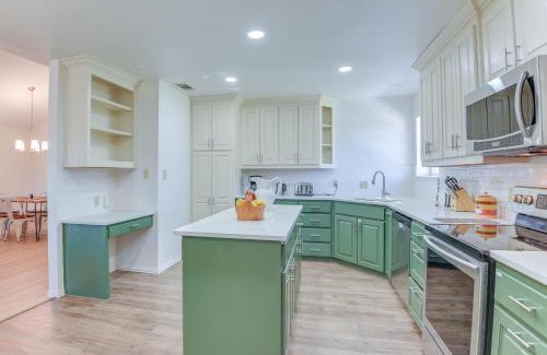 Sanger House | 9 Mi to Ray Roberts Lake Texas Retreat with Pool