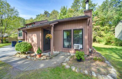 Malta House | 9 Mi to Saratoga Racetrack Townhome with Bicycles!