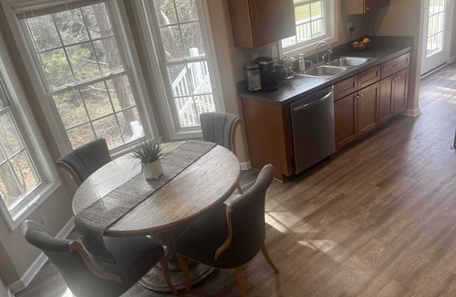 Madison Heights House | 9 Miles from Liberty, Jet Ski Rental, 7 min from Paddle Boarding on the James