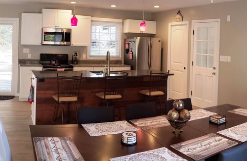 Athens House | ~ 9 Min. Drive to STADIUM ~ UGA Inspired Home + RV Parking-See Description