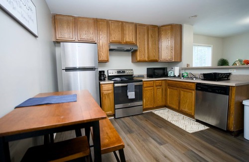Southeast Raleigh House | 9 Mins From Downtown Free Parking Workspace