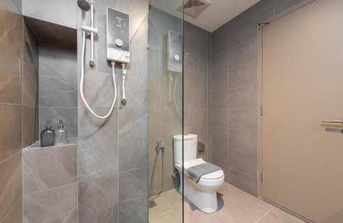 Sungai Penchala Apartment | 9 Mossaz skypool 5mins to 1U and Ikea atEmpire City by Light House