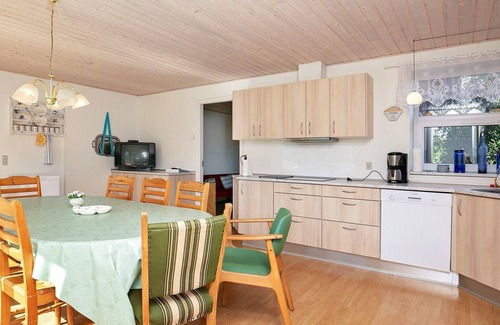 Lyngsa House | 9 person holiday home in Sæby