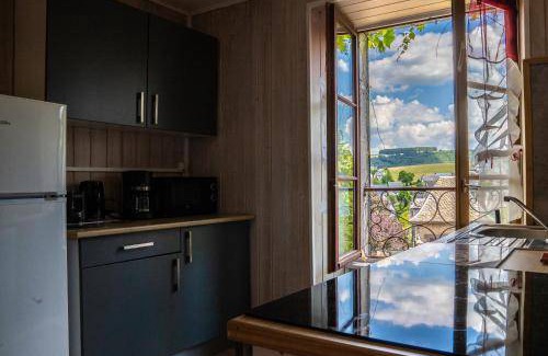 Besse-en-Chandesse Apartment | 90 m² Apartment ∙ 3 bedrooms ∙ 8 guests