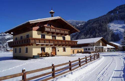 Maschl House | 90 m² Farmhouse ∙ 3 bedrooms ∙ 9 guests