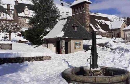 Saint-Projet-de-Salers House | 90 m² House ∙ 3 bedrooms ∙ 6 guests