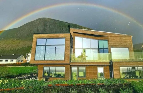 Ulstein Municipality Apartment | 90 m² Apartment ∙ 2 bedrooms ∙ 5 guests