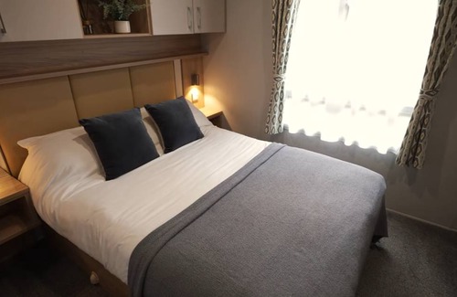 Bowness-on-Windermere Cabin | 90 m² Lodge ∙ 3 bedrooms ∙ 8 guests