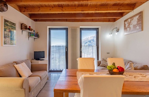Peglio House | 90 m² House ∙ 2 bedrooms ∙ 4 guests