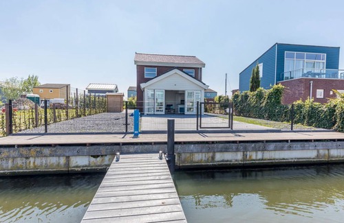 Oude-Tonge House | 90 m² House ∙ 3 bedrooms ∙ 6 guests