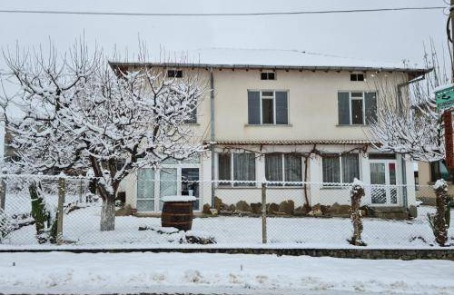 Oreshak House | 90 m² House ∙ 4 bedrooms ∙ 8 guests
