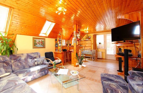 Balatonszemes House | 90 m² House ∙ 6 bedrooms ∙ 14 guests