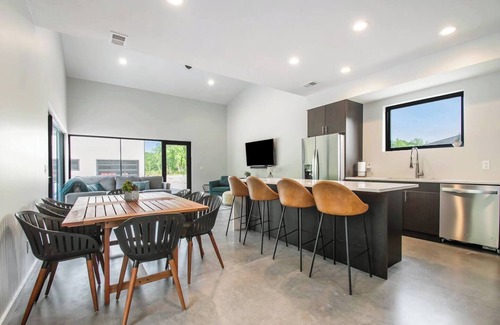 Stevensville House | 90 minutes from Chicago, come enjoy After Dune Delight