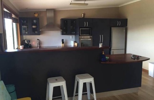 Middleton House | 90 Newell Ave Middleton *dog friendly (outside) Instagram #middletonescape